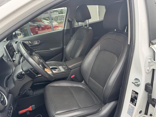 Hyundai Kona EV Premium 64 kWh*Stoelverwarming*Navigatie*Leder*