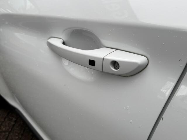 Hyundai Kona EV Premium 64 kWh*Stoelverwarming*Navigatie*Leder*