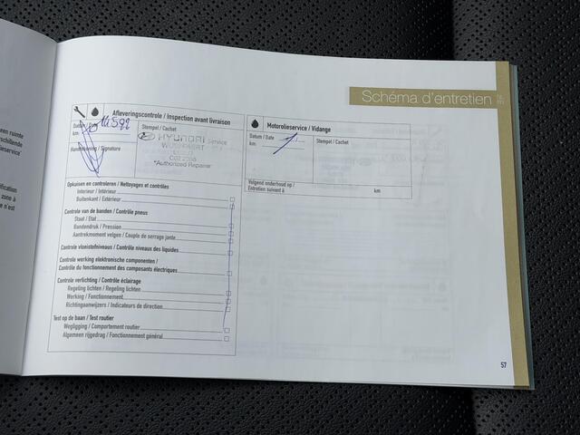 Hyundai Kona Premium 64kWh Automaat / WLTP 449 km / Fabrieksgarantie tot 04-2026 / Accu SoH 100% / Navigatie / HUD / Stuur & Stoelverwarming / Dode hoek detectie / Apple Carplay Android / CCS / cruise control adaptief /