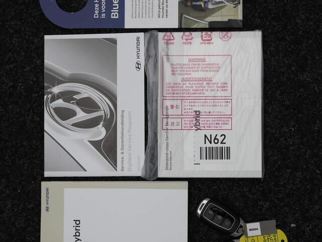 Hyundai Kona 1.6 GDI HEV Premium Sky / LEDEREN BEKLEDING / AUTOMAAT / STOELVERWARMING EN VENTILATIE / NAVIGATIE / ADAPTIEVE CRUISE CONTROL / CLIMATE CONTROL / SCHUIF-KANTELDAK