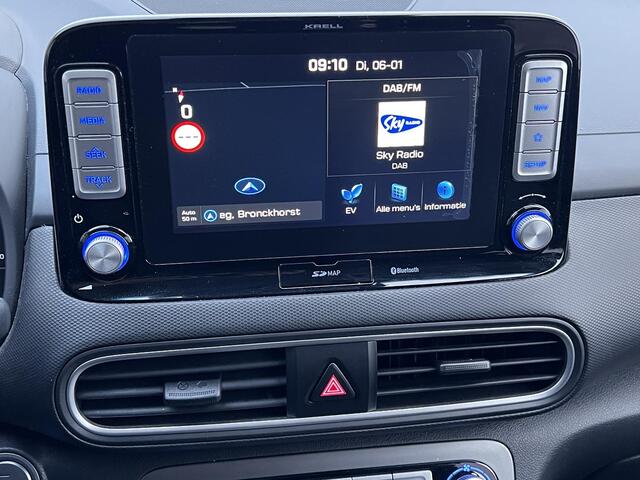 Hyundai Kona EV Premium 64 kWh Automaat / NL auto / Accu SoH 100% / Batterijgarantie 8 jaar 160.000 km / Dealer onderhouden / WLTP 484 km / Warmtepomp / Leder / Navigatie / HUD / Krell audio / Stuur- en stoelverwarming / Stoelventilatie /