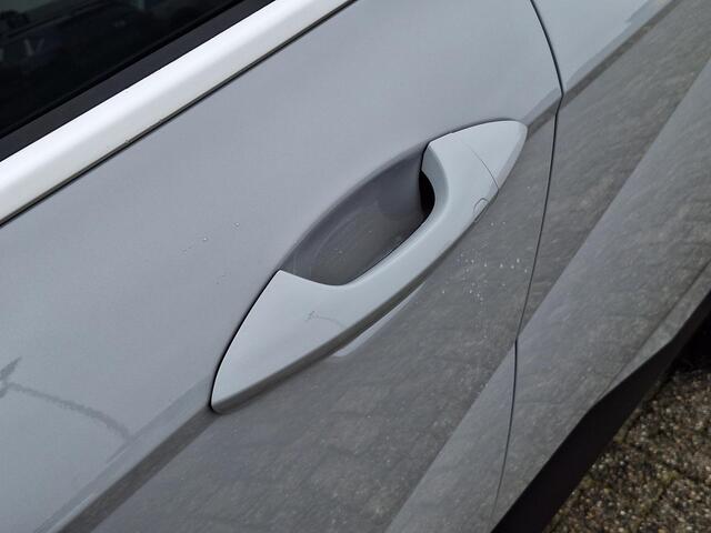 Hyundai Kona 1.6 GDI HEV Premium Sky | Uit voorraad leverbaar! | Schuif-/kantel dak | Elektrische stoelen | Stoel/stuurverwarming | Stoelverkoeling | 2e zit-rij stoelverwarming | Lederen bekleding | 360* camera | Adaptive cruisecontrol | Active lane-keeping |