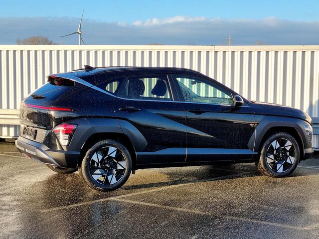 Hyundai Kona 1.6 GDI HEV Comfort Smart / ¤ 2500,- Voordeel / Rijklaarprijs / Direct Leverbaar / Navigatie / 18" LMV / Adaptieve Cruise Control / Parkeersensoren voor en achter /