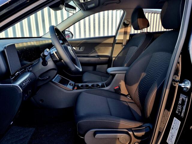 Hyundai Kona 1.6 GDI HEV Comfort Smart / ¤ 2500,- Voordeel / Rijklaarprijs / Direct Leverbaar / Navigatie / 18" LMV / Adaptieve Cruise Control / Parkeersensoren voor en achter /