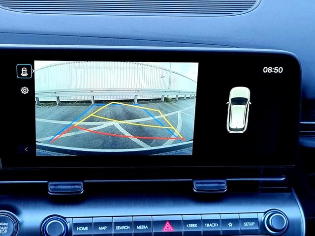 Hyundai Kona 1.6 GDI HEV Comfort Smart / ¤ 2500,- Voordeel / Rijklaarprijs / Direct Leverbaar / Navigatie / 18" LMV / Adaptieve Cruise Control / Parkeersensoren voor en achter /