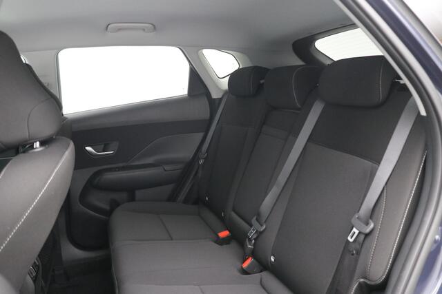 Hyundai Kona 1.6 GDI HEV Comfort Smart / ¤ 2500,- Voordeel / Rijklaarprijs / Direct Leverbaar / Modeljaar 2026 / Navigatie / 18" LMV / Adaptieve Cruise Control / Parkeersensoren voor en achter /