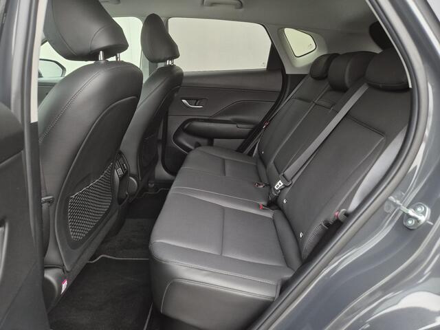 Hyundai Kona 1.6 GDI HEV Premium Automaat / Fabrieksgarantie tot 04-2029 / Trekgewicht 1.300Kg / Stoelverkoeling / Stoelverwarming Voor + Achter / Stuurverwarming / 360 Camera / BOSE Audio / Elektrische achterklep /