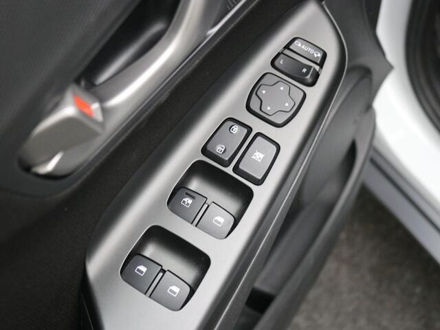 Hyundai Kona 1.0 T-GDI Fashion / HUD Display / Cruise Control / Climat control Airco / / 1ste Eigenaar / Dealer onderhouden / LMV / Regen- en lichtsensor / Two-Tone dak / Keyless Entry & StartGo /