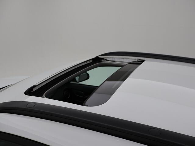 Hyundai Kona EV PREMIUM SKY 64 KWH + SCHUIFDAK | LEDER | TREKHAAK | STOELVENTILATIE | HEAD-UP | CAMERA | ADAPTIVE CRUISE CONTROL