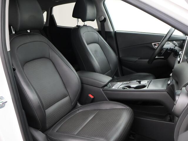 Hyundai Kona EV PREMIUM SKY 64 KWH + SCHUIFDAK | LEDER | TREKHAAK | STOELVENTILATIE | HEAD-UP | CAMERA | ADAPTIVE CRUISE CONTROL