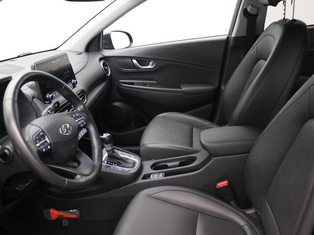 Hyundai Kona 1.6 GDI HEV Premium AUTOMAAT / Lederen kleding / 18" LMV / Navigatie / Stoelen voor met verwarming & Koeling / Parkeersensoren voor & achter / NL auto / Dealer onderhouden /