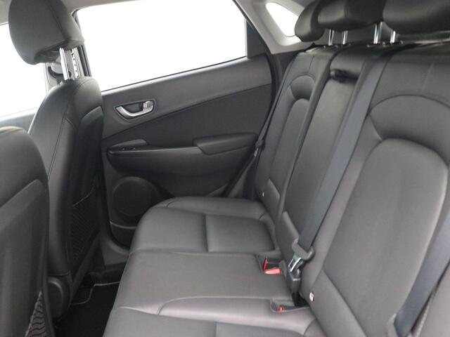 Hyundai Kona 1.6 GDI HEV Premium AUTOMAAT / Lederen kleding / 18" LMV / Navigatie / Stoelen voor met verwarming & Koeling / Parkeersensoren voor & achter / NL auto / Dealer onderhouden /