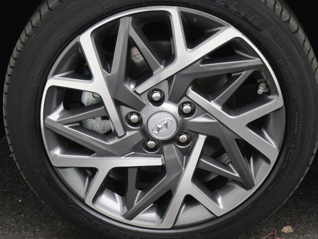 Hyundai Kona 1.6 GDI HEV Premium AUTOMAAT / Lederen kleding / 18" LMV / Navigatie / Stoelen voor met verwarming & Koeling / Parkeersensoren voor & achter / NL auto / Dealer onderhouden /