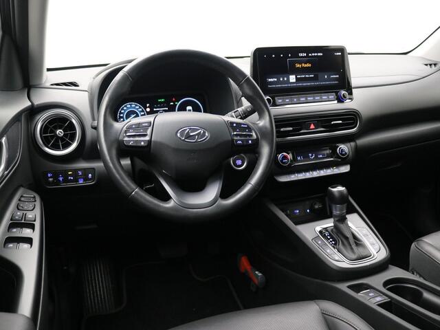 Hyundai Kona 1.6 GDI HEV Premium AUTOMAAT / Lederen kleding / 18" LMV / Navigatie / Stoelen voor met verwarming & Koeling / Parkeersensoren voor & achter / NL auto / Dealer onderhouden /