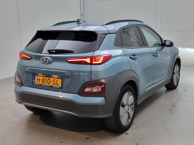 Hyundai Kona EV Premium 64 kWh | Lederen bekleding | Head-Up Display | Stoelverwarming / koeling | Krell audio | Camera