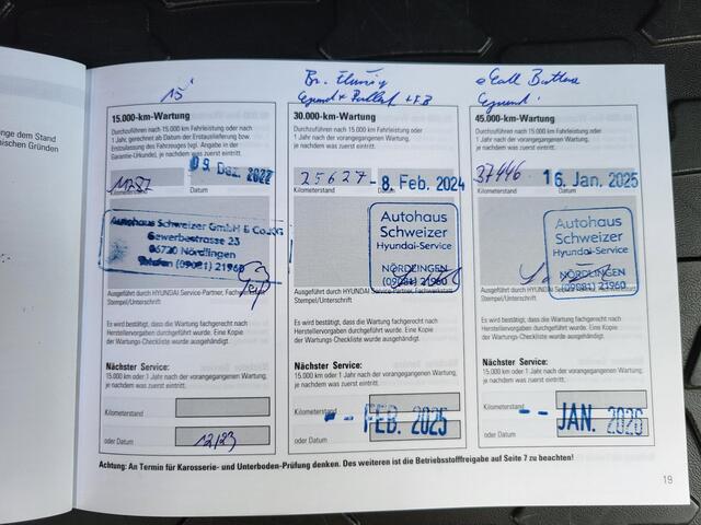 Hyundai Kona EV Fashion 64 kWh Automaat / Dealer onderhouden / HUD / Navigatie / Stuur- en stoelverwarming /