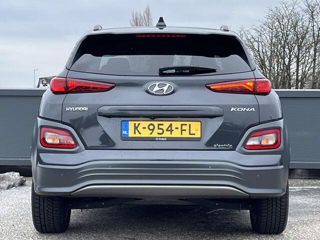 Hyundai Kona EV Fashion 64 kWh | 3-Fase OBC | Head-up Display | Adaptieve cruisecontrol | Geïntegreerde navigatie | Multimedia systeem Apple Carplay & Android Auto |