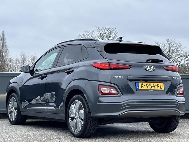 Hyundai Kona EV Fashion 64 kWh | 3-Fase OBC | Head-up Display | Adaptieve cruisecontrol | Geïntegreerde navigatie | Multimedia systeem Apple Carplay & Android Auto |