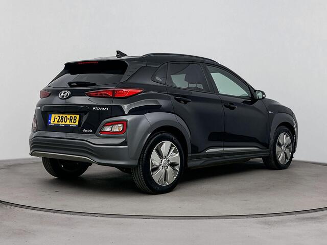 Hyundai Kona EV Premium 64 kWh | Soh 96,2% | Achterruitrij Camera | Dodehoek Detectie | Stoel verwarming & ventilatie | DAB Radio |