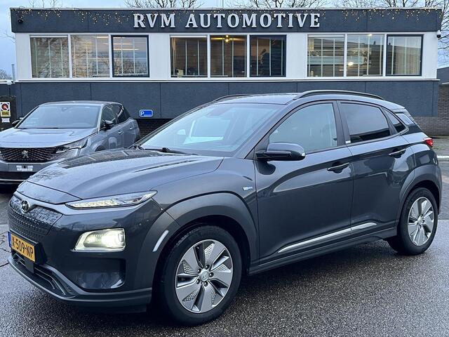Hyundai Kona EV Premium 64 kWh SOH 100% | 3-Fase | Warmtepomp | Stoel- & Stuurverwarming | Afneembare Trekhaak | Volledig Hyundai-dealer onderhouden