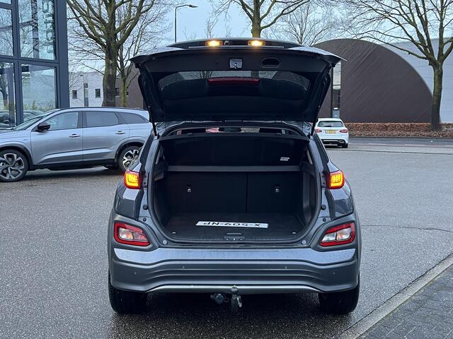 Hyundai Kona EV Premium 64 kWh SOH 100% | 3-Fase | Warmtepomp | Stoel- & Stuurverwarming | Afneembare Trekhaak | Volledig Hyundai-dealer onderhouden