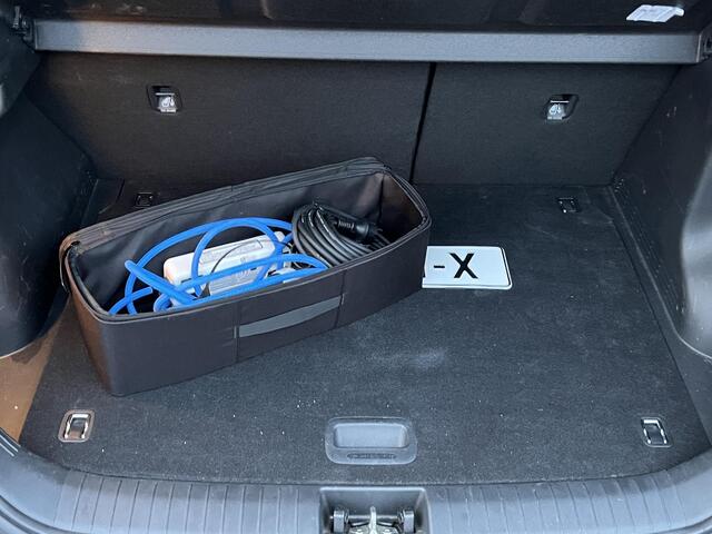 Hyundai Kona EV Premium 64 kWh SOH 100% | 3-Fase | Warmtepomp | Stoel- & Stuurverwarming | Afneembare Trekhaak | Volledig Hyundai-dealer onderhouden