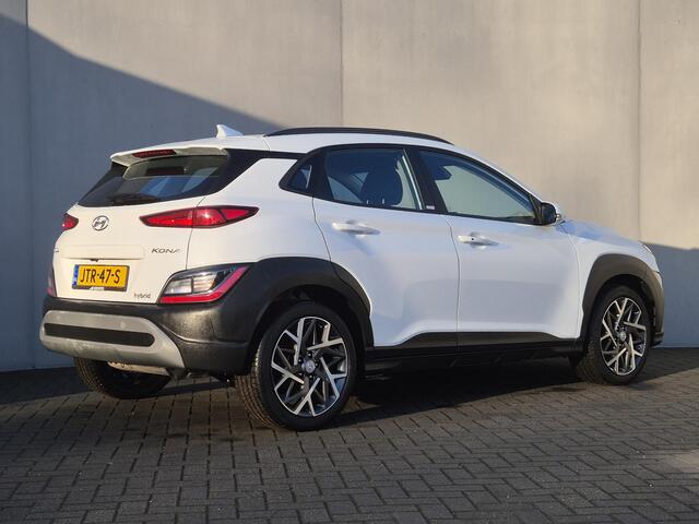 Hyundai Kona 1.6 GDI HEV Comfort Automaat / Dealer onderhouden / Trekhaak afneembaar / Trekgewicht 1300 Kg / Stuur en Stoel verwarming / Navigatie via Apple Carplay Android Auto / Achteruitrijcamera / Draadloze telefoon lader /