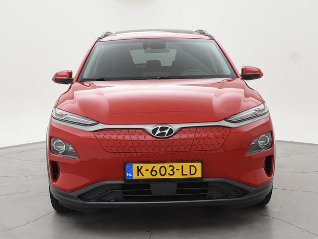 Hyundai Kona EV PREMIUM SKY 64 KWH + SCHUIFDAK | LEDER | STOELVENTILATIE | STUURVERW. | STOELVERW.