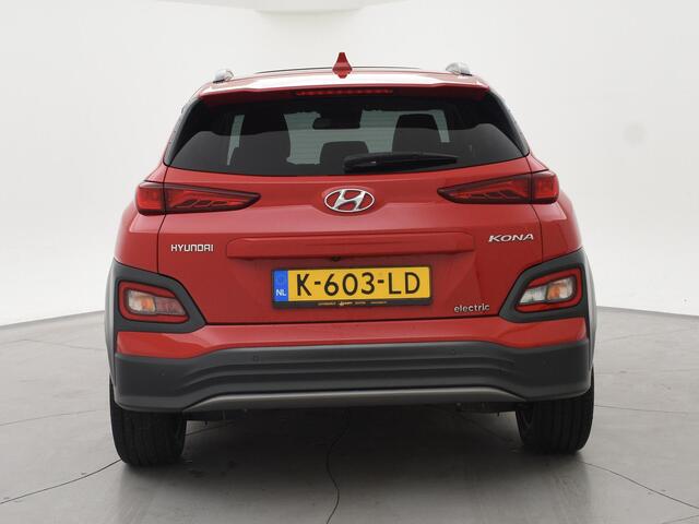 Hyundai Kona EV PREMIUM SKY 64 KWH + SCHUIFDAK | LEDER | STOELVENTILATIE | STUURVERW. | STOELVERW.