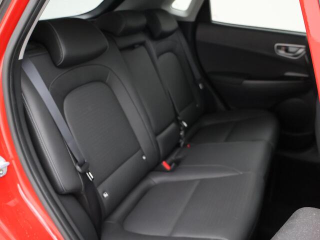 Hyundai Kona EV PREMIUM SKY 64 KWH + SCHUIFDAK | LEDER | STOELVENTILATIE | STUURVERW. | STOELVERW.