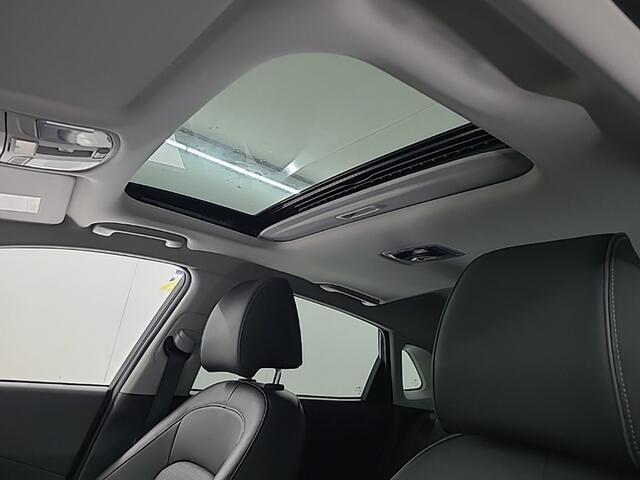 Hyundai Kona EV Premium Sky 64 kWh 1e-Eig. & Dealer-Onderh. BOVAG-Garantie. NL-Auto.