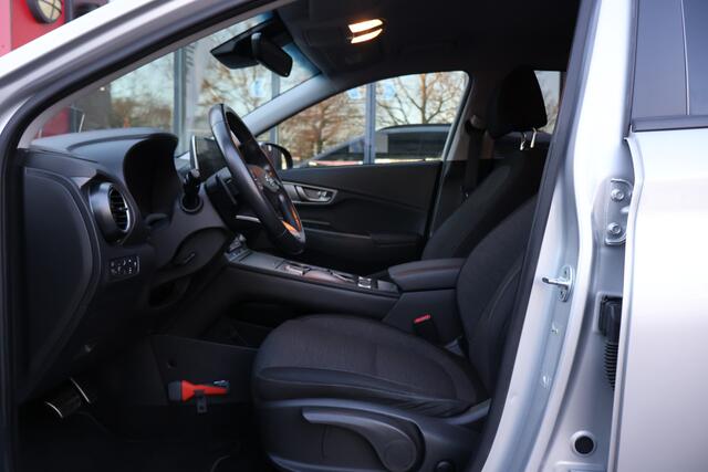 Hyundai Kona EV Fashion 64 kWh | Origineel NL | SoH 100% | HUD | ACC | Camera | Navigatie |