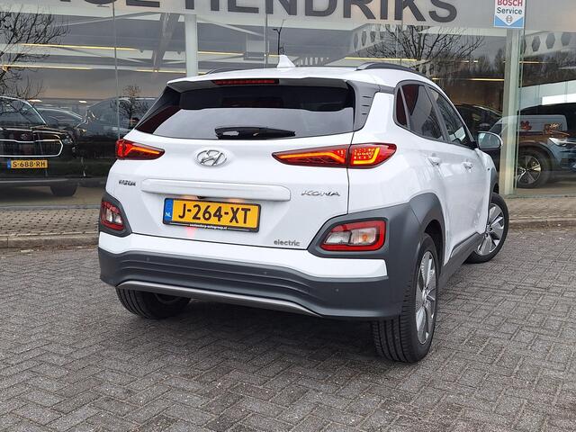 Hyundai Kona EV Fashion 64 kWh | SOH: nnb | 3 Fase | warmtepomp | HUD | Blindspot | Climate | Navi |