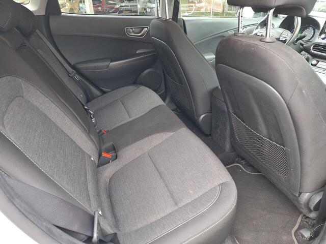 Hyundai Kona EV Fashion 64 kWh | SOH: nnb | 3 Fase | warmtepomp | HUD | Blindspot | Climate | Navi |
