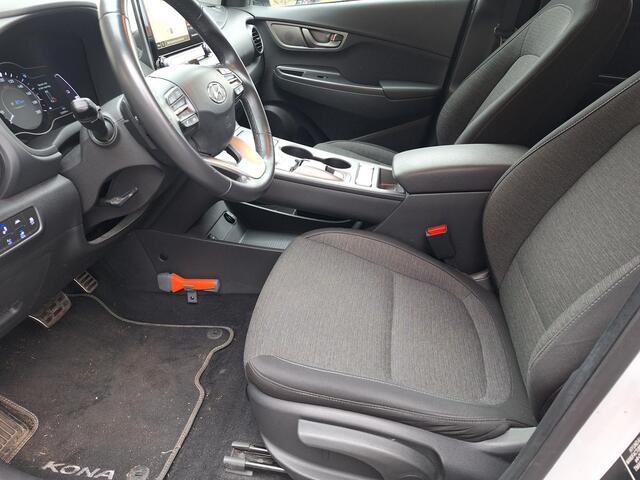 Hyundai Kona EV Fashion 64 kWh | SOH: nnb | 3 Fase | warmtepomp | HUD | Blindspot | Climate | Navi |