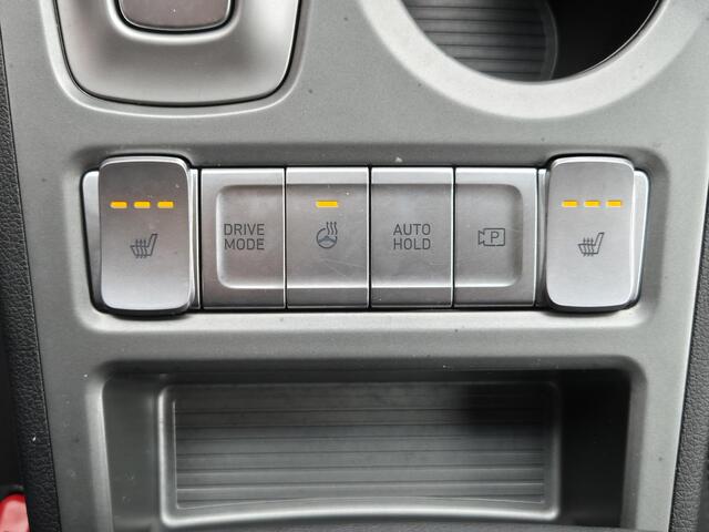 Hyundai Kona EV Comfort Smart 39 kWh Automaat / Accu SOH 96% / Fabrieksgarantie tot 21-08-2028 / WLTP bereik 305 km stad 435 km / Stuur en Stoelverwarming / Adaptief CC / Achteruitrijcamera / Warmtepomp / Apple Carplay Android Auto /