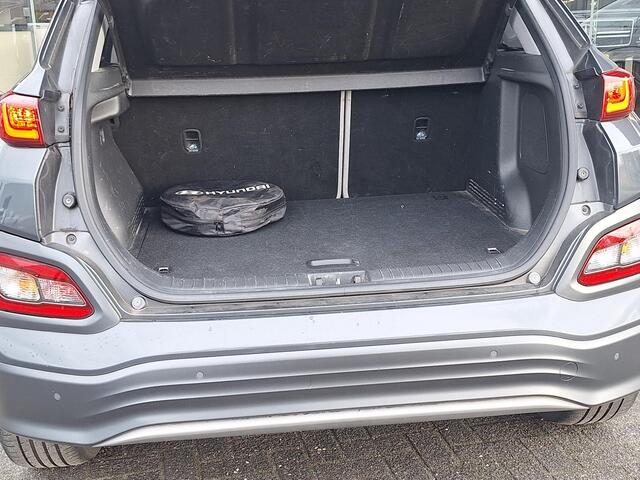 Hyundai Kona EV Premium 64 kWh | SOH: 94,6% | Leder | Warmtepomp | Adaptive CC | Navi | Camera |