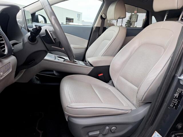 Hyundai Kona EV Premium 64 kWh | SOH: 94,6% | Leder | Warmtepomp | Adaptive CC | Navi | Camera |