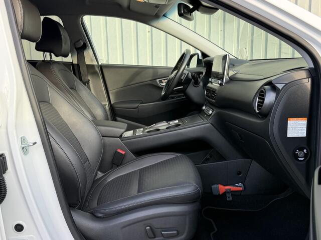 Hyundai Kona EV Premium 64 kWh / NL Auto / 3 Fase AC-Lader / Lederen Bekleding / Dealer Onderhouden / Stoel- en Stuurverwarming / Stoelventilatie / Elektrisch Verstelbare Stoel / Navigatie / Camera /