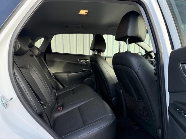 Hyundai Kona EV Premium 64 kWh / NL Auto / 3 Fase AC-Lader / Lederen Bekleding / Dealer Onderhouden / Stoel- en Stuurverwarming / Stoelventilatie / Elektrisch Verstelbare Stoel / Navigatie / Camera /