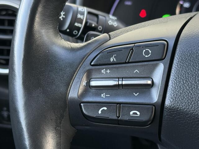 Hyundai Kona EV Premium 64 kWh / NL Auto / 3 Fase AC-Lader / Lederen Bekleding / Dealer Onderhouden / Stoel- en Stuurverwarming / Stoelventilatie / Elektrisch Verstelbare Stoel / Navigatie / Camera /