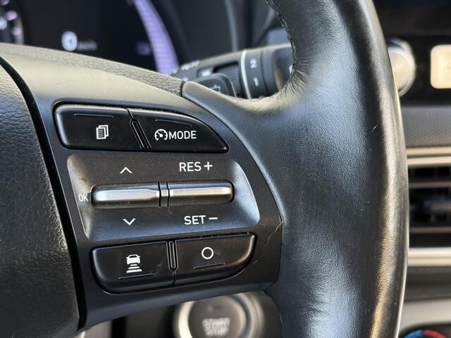 Hyundai Kona EV Premium 64 kWh / NL Auto / 3 Fase AC-Lader / Lederen Bekleding / Dealer Onderhouden / Stoel- en Stuurverwarming / Stoelventilatie / Elektrisch Verstelbare Stoel / Navigatie / Camera /