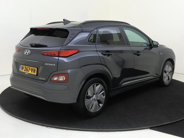 Hyundai Kona EV Premium 64 kWh | Navigatie | Elektrisch schuifdak | Stoelverwarming | Climate control | Camera |