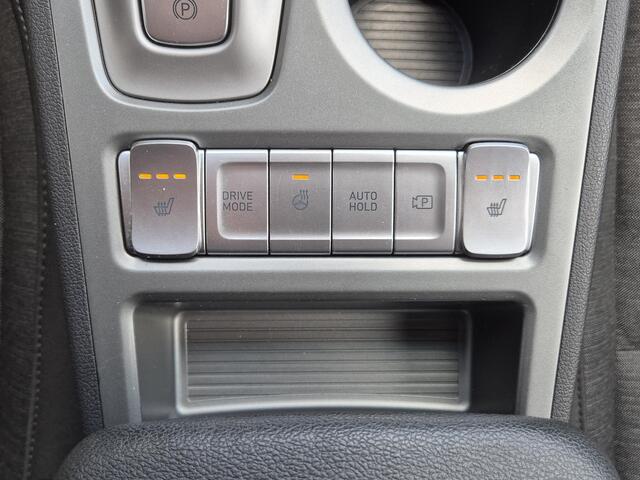 Hyundai Kona EV Comfort Smart 39 kWh Automaat / Batterijgarantie 8 jaar/ Fabrieksgarantie tot 08-2028 / Accu SOH 100% / Dealer onderhouden / WLTP bereik 305 km stad 435 km / Trekhaak afneembaar / Stuur en Stoel verwarming / Warmtepomp / Adaptief CC / Navi /