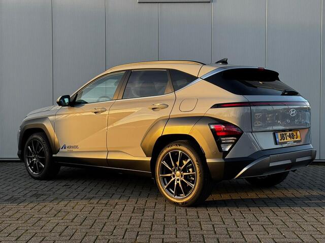Hyundai Kona 1.6 GDI HEV Premium / Lederen bekleding / Led koplampen / Stoelverwarming en verkoeling / 18"Lm velgen /