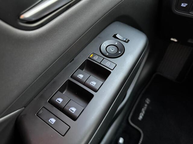 Hyundai Kona 1.6 GDI HEV Premium / Lederen bekleding / Led koplampen / Stoelverwarming en verkoeling / 18"Lm velgen /