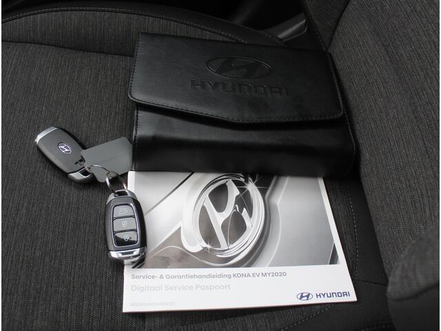 Hyundai Kona EV Fashion 64 kWh CLIMATE | ADAPCRUISE | CAMERA | CARPLAY | LMV17 | LED | DAB | HEAD-UP | NAVI | PDCA | 3FASE