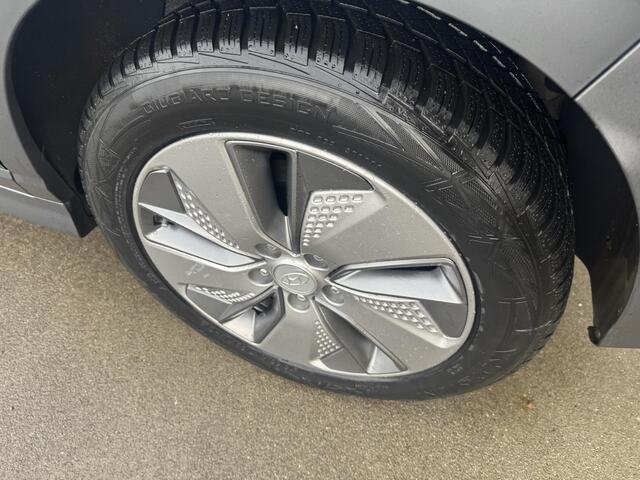 Hyundai Kona EV Premium 64 kWh Trekhaak | Leder | Stoel&Stuurverw + Koeling | Navi | Camera