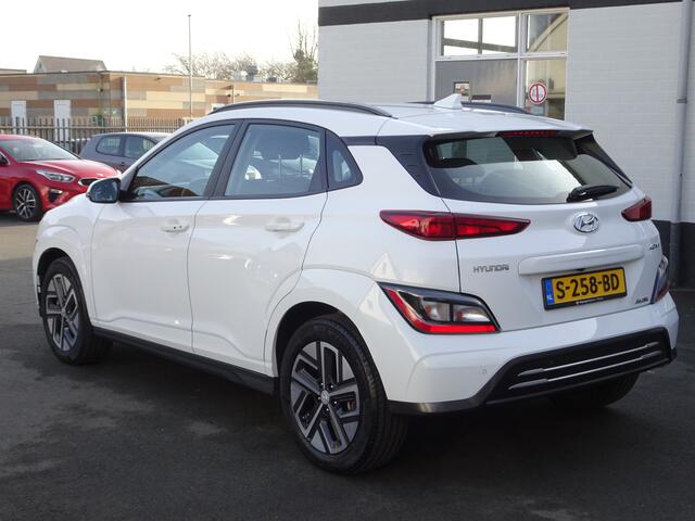Hyundai Kona EV Comfort 64 kWh Automatische airco, licht metalen velgen, achteruitrij camera, parkeersensoren, apple carplay, android auto, enz.enz.