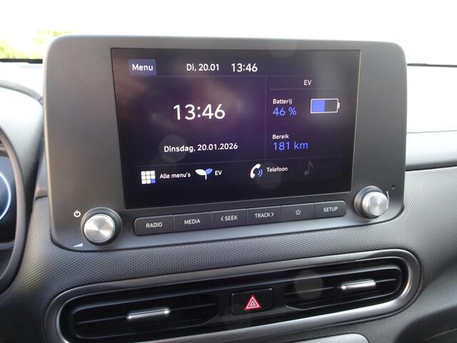 Hyundai Kona EV Comfort 64 kWh Automatische airco, licht metalen velgen, achteruitrij camera, parkeersensoren, apple carplay, android auto, enz.enz.